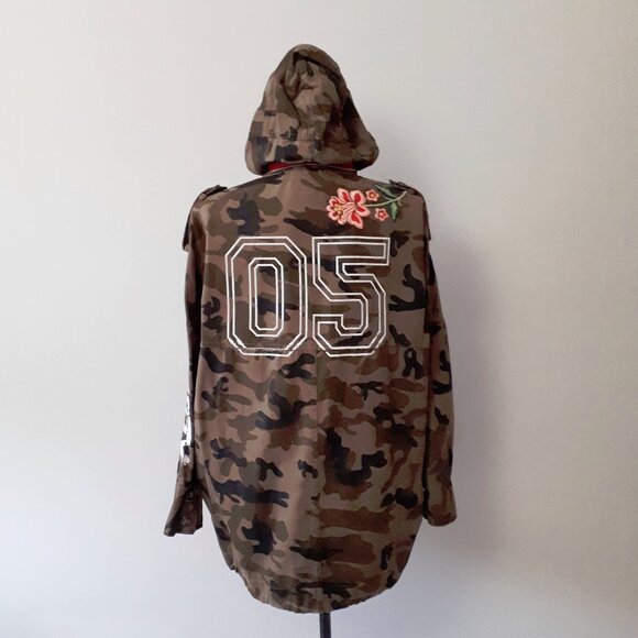 NWOT Romeo + Juliet Couture camo zippered jacket, M - Picture 7 of 9